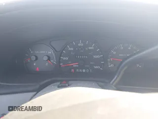 2002 Ford Taurus SES Standard z VIN 1FAFP55U22A172533, wystawiony jako IAAI lot #42680611 z przebiegiem 122 306 mil mil oraz . Historia ofert i sprzedaży dostępna na DreamBid. Obrazek 7.
