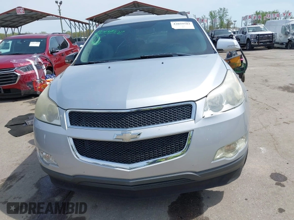 2012 Chevrolet Traverse 1LT z VIN 1GNKVGED0CJ156706, wystawiony jako IAAI lot #42059502 z przebiegiem 138 935 mil mil oraz . Historia ofert i sprzedaży dostępna na DreamBid. Obrazek 12.