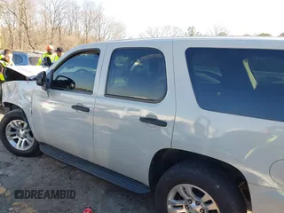 2009 Chevrolet Tahoe Police z VIN 1GNEC03009R163269, wystawiony jako IAAI lot #41500347 z przebiegiem 174 609 mil mil oraz . Historia ofert i sprzedaży dostępna na DreamBid. Obrazek 14.