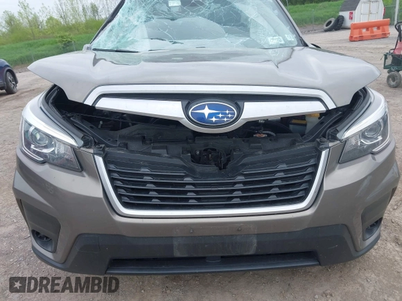 2020 Subaru Forester Premium with VIN JF2SKAJC2LH608689, listed as a IAAI auction lot 42251401 with 32,501 mi miles and . Bid and sale history available at DreamBid. Image 6.