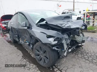 2024 Tesla Model Y с VIN 7SAYGDED6RF102745, выставлен на аукционе IAAI как лот 41824709 с пробегом 13 842 миль миль и . История ставок и продаж доступна на DreamBid. Изображение 1.