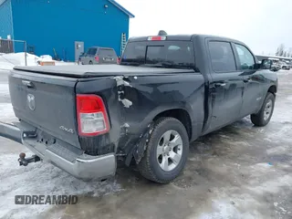 2020 Ram 1500 Big Horn z VIN 1C6RRFFG0LN334919, wystawiony jako IAAI lot #41916766 z przebiegiem 45 237 mil mil oraz . Historia ofert i sprzedaży dostępna na DreamBid. Obrazek 4.
