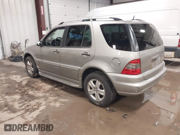 2005 Mercedes-Benz M 500 z VIN 4JGAB75E65A543619, wystawiony jako IAAI lot #41619220 z przebiegiem 140 485 mil mil oraz . Historia ofert i sprzedaży dostępna na DreamBid. Obrazek 3.
