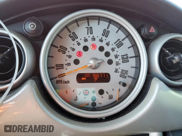 2004 MINI Hardtop with VIN WMWRC33484TJ53757, listed as a Copart auction lot 48534305 with 166,771 mi miles and Salvage Title. Bid and sale history available at DreamBid. Image 9.
