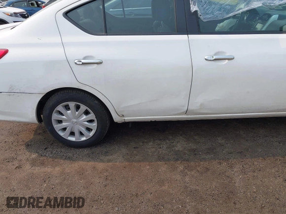 2019 Nissan Versa SV z VIN 3N1CN7AP1KL809079, wystawiony jako IAAI lot #42405903 z przebiegiem 76 115 mil mil oraz . Historia ofert i sprzedaży dostępna na DreamBid. Obrazek 13.