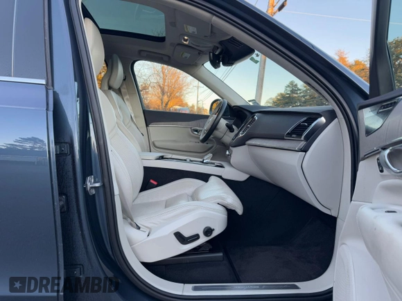 2021 Volvo XC90 Inscription Expression with VIN YV4BR00L4M1760700, listed as a Copart auction lot 88538795 with 100,871 mi miles and Clean Title. Bid and sale history available at carsss.com. Image 5.