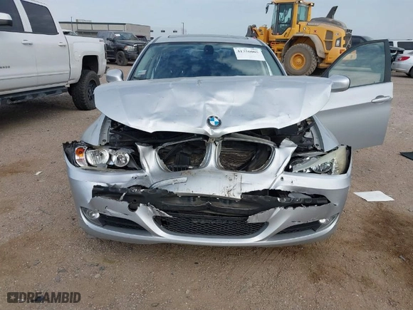 2011 BMW 3 Series 328i with VIN WBAPH7C50BE682372, listed as a IAAI auction lot 41756005 with 1 mi miles. Bid and sale history available at carsss.com. Image 6.