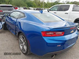 2017 Chevrolet Camaro 1LT z VIN 1G1FB1RXXH0102226, wystawiony jako IAAI lot #41955816 z przebiegiem 33 539 mil mil oraz . Historia ofert i sprzedaży dostępna na DreamBid. Obrazek 3.