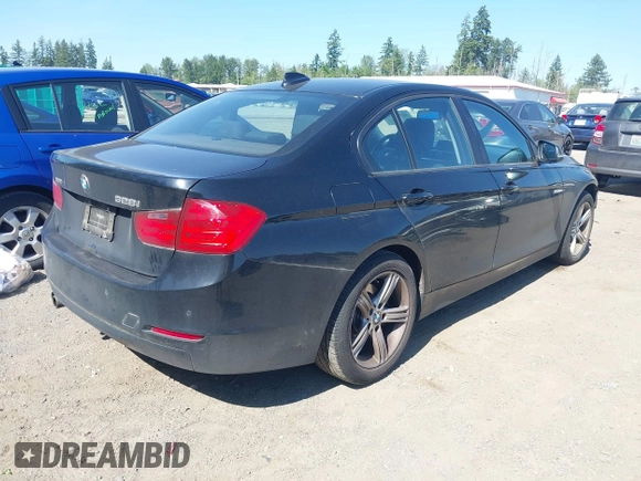 2015 BMW 3 Series 328i xDrive z VIN WBA3B5C52FF962217, wystawiony jako IAAI lot #42381116 z przebiegiem 72 777 mil mil oraz . Historia ofert i sprzedaży dostępna na DreamBid. Obrazek 4.