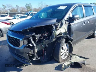 2017 Kia Sedona LX z VIN KNDMB5C10H6223130, wystawiony jako IAAI lot #41332857 z przebiegiem 114 154 mil mil oraz . Historia ofert i sprzedaży dostępna na DreamBid. Obrazek 6.