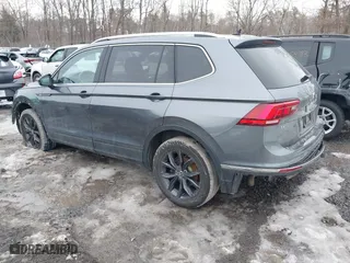 2022 Volkswagen Tiguan SE with VIN 3VV2B7AX2NM105314, listed as a IAAI auction lot 41655410 with 81,912 mi miles. Bid and sale history available at carsss.com. Image 3.