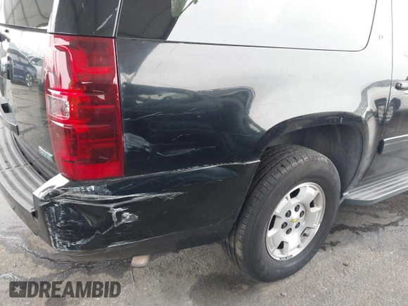 2011 Chevrolet Suburban LT with VIN 1GNSCJE01BR327933, listed as a IAAI auction lot 41813011 with 279,627 mi miles. Bid and sale history available at carsss.com. Image 20.