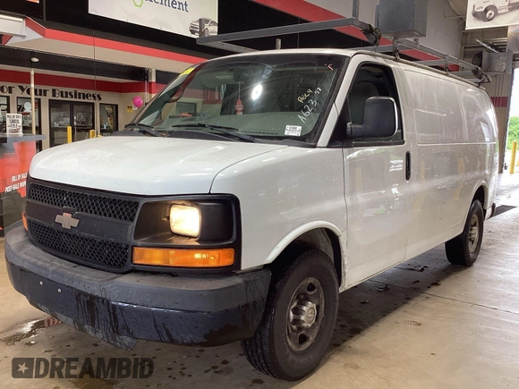2015 Chevrolet Express Cargo z VIN 1GCWGFCF4F1205400, wystawiony jako IAAI lot #42354463 z przebiegiem 238 130 mil mil oraz . Historia ofert i sprzedaży dostępna na DreamBid. Obrazek 1.