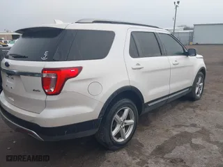 2017 Ford Explorer XLT with VIN 1FM5K8D8XHGC79616, listed as a IAAI auction lot 41161738 with 134,843 mi miles. Bid and sale history available at carsss.com. Image 4.
