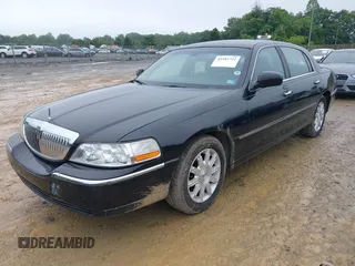 2010 Lincoln Town Car Signature Limited z VIN 2LNBL8CV0AX752950, wystawiony jako IAAI lot #42381722 z przebiegiem 127 200 mil mil oraz . Historia ofert i sprzedaży dostępna na DreamBid. Obrazek 2.