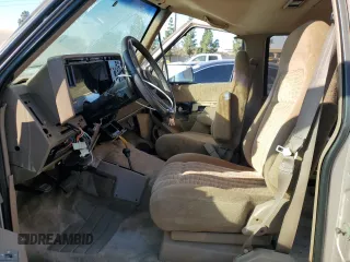 1993 GMC Suburban z VIN 1GKGK26NXPJ711771, wystawiony jako Copart lot #85515174 z przebiegiem 63 064 mil mil oraz Szkoda całkowita • Salvage title. Historia ofert i sprzedaży dostępna na DreamBid. Obrazek 7.