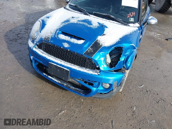 2011 MINI Hardtop S z VIN WMWSV3C50BTY12514, wystawiony jako IAAI lot #40989520 z przebiegiem 199 445 mil mil oraz . Historia ofert i sprzedaży dostępna na DreamBid. Obrazek 6.