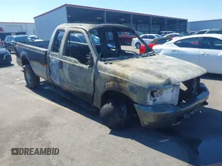 2000 Ford Super Duty F-250 XL with VIN 1FTNX21F5YEA47233, listed as a IAAI auction lot 41665049 with 360,000 mi miles. Bid and sale history available at carsss.com. Image 1.