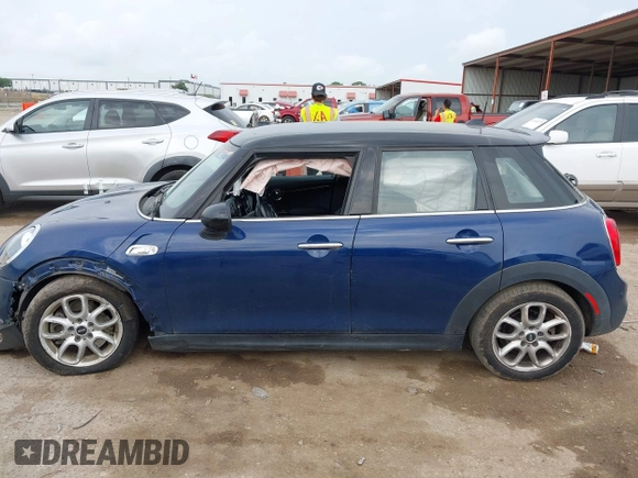 2017 MINI Hardtop 4 Door Cooper S z VIN WMWXU3C3XH2F49313, wystawiony jako IAAI lot #42137594 z przebiegiem 87 865 mil mil oraz . Historia ofert i sprzedaży dostępna na DreamBid. Obrazek 13.