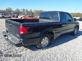 2003 GMC Sonoma z VIN 1GTCS19H138182562, wystawiony jako IAAI lot #41051512 z przebiegiem 212 117 mil mil oraz . Historia ofert i sprzedaży dostępna na DreamBid. Obrazek 4.