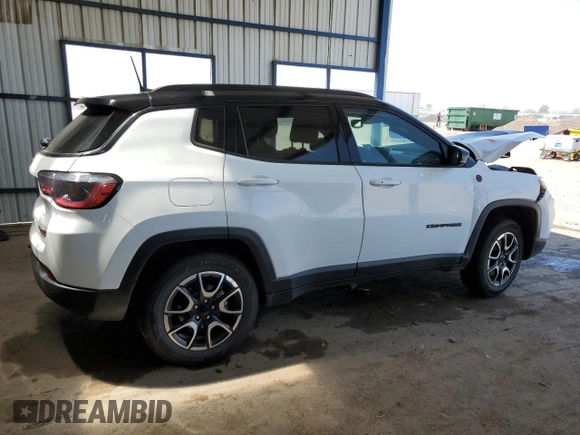 2024 Jeep Compass Trailhawk with VIN 3C4NJDDN1RT149839, listed as a Copart auction lot 61841965 with 29,038 mi miles and Clean title. Bid and sale history available at DreamBid. Image 3.