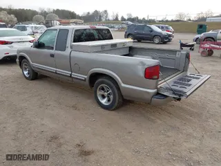 2001 Chevrolet S-10 LS with VIN 1GCCS19W918208790, listed as a IAAI auction lot 41785661 with 132,903 mi miles. Bid and sale history available at carsss.com. Image 3.