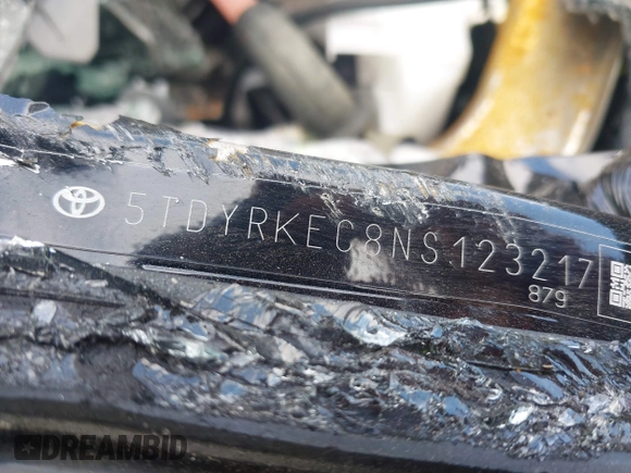 2022 Toyota Sienna XLE z VIN 5TDYRKEC8NS123217, wystawiony jako IAAI lot #42224483 z przebiegiem 73 802 mil mil oraz . Historia ofert i sprzedaży dostępna na DreamBid. Obrazek 9.