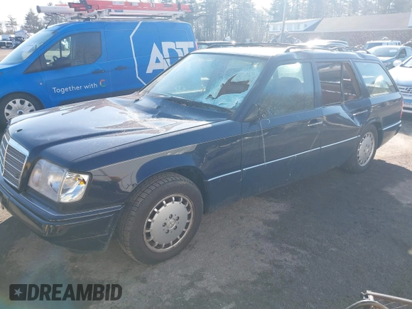 1995 Mercedes-Benz E with VIN WDBEA92E7SF310418, listed as a IAAI auction lot 41762503 with 206,153 mi miles and . Bid and sale history available at DreamBid. Image 2.