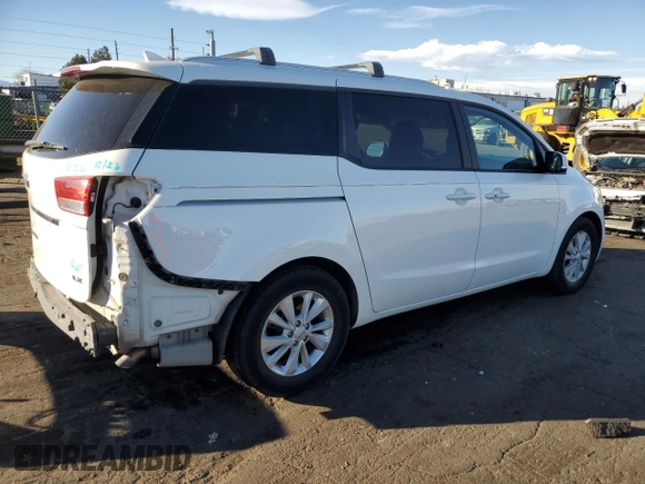 2017 Kia Sedona LX with VIN KNDMB5C19H6325946, listed as a Copart auction lot 82248594 with 139,172 mi miles and Salvage Title. Bid and sale history available at carsss.com. Image 3.