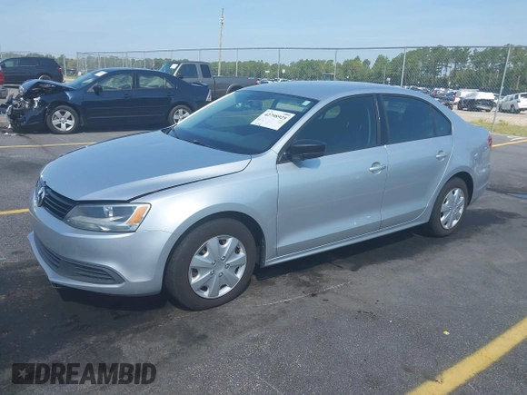 2014 Volkswagen Jetta S с VIN 3VW2K7AJ7EM307590, выставлен на аукционе IAAI как лот 42798925 с пробегом 151 412 миль миль и . История ставок и продаж доступна на DreamBid. Изображение 2.