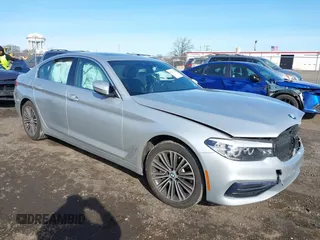 2019 BMW 5 Series 530i xDrive with VIN WBAJA7C57KWC77780, listed as a IAAI auction lot 41511124 with 35,696 mi miles. Bid and sale history available at carsss.com. Image 1.
