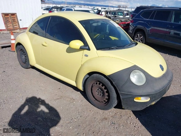 2001 Volkswagen New Beetle GLS with VIN 3VWCK21C01M479656, listed as a IAAI auction lot 41681094 with NaN miles. Bid and sale history available at carsss.com. Image 1.