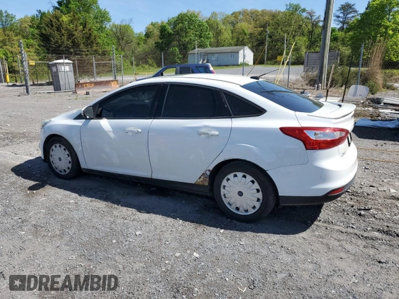 2013 Ford Focus SE z VIN 1FADP3F24DL128940, wystawiony jako Copart lot #54798665 z przebiegiem Nie podano mil oraz Tytuł czysty. Historia ofert i sprzedaży dostępna na DreamBid. Obrazek 2.