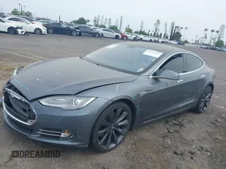 2013 Tesla Model S with VIN 5YJSA1AG5DFP13149, listed as a IAAI auction lot 42116437 with 140,999 mi miles. Bid and sale history available at carsss.com. Image 2.
