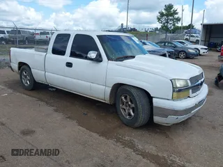 2005 Chevrolet Silverado 1500 z VIN 1GCEC19V25Z284977, wystawiony jako IAAI lot #42361842 z przebiegiem 227 174 mil mil oraz . Historia ofert i sprzedaży dostępna na DreamBid. Obrazek 1.