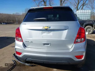2019 Chevrolet Trax LS with VIN 3GNCJNSB5KL196519, listed as a IAAI auction lot 41686357 with 117,162 mi miles. Bid and sale history available at carsss.com. Image 17.