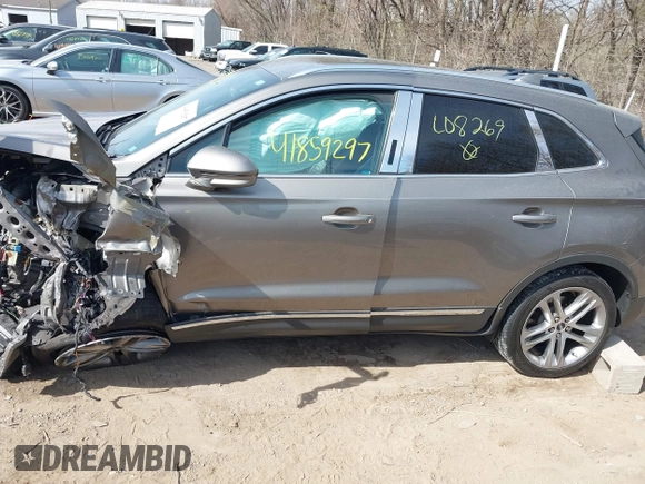 2017 Lincoln MKC Reserve with VIN 5LMCJ3D92HUL08269, listed as a IAAI auction lot 41859297 with 115,691 mi miles and . Bid and sale history available at DreamBid. Image 14.