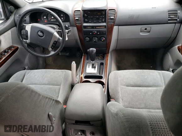2005 Kia Sorento LX z VIN KNDJC733955455370, wystawiony jako Copart lot #47553645 z przebiegiem 195 471 mil mil oraz Szkoda całkowita • Salvage title. Historia ofert i sprzedaży dostępna na DreamBid. Obrazek 8.