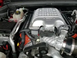 2021 Jeep Grand Cherokee Trackhawk z VIN 1C4RJFN94MC756921, wystawiony jako Copart lot #70144575 z przebiegiem 43 736 mil mil oraz Szkoda całkowita • Salvage title. Historia ofert i sprzedaży dostępna na DreamBid. Obrazek 16.