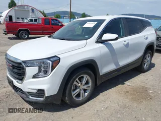 2024 GMC Terrain SLE z VIN 3GKALTEG8RL371883, wystawiony jako IAAI lot #42527163 z przebiegiem 31 053 mil mil oraz . Historia ofert i sprzedaży dostępna na DreamBid. Obrazek 2.