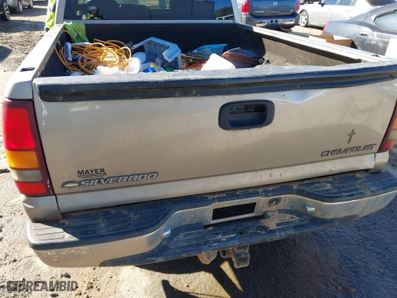 2000 Chevrolet Silverado 1500 LS with VIN 2GCEC19T2Y1199939, listed as a IAAI auction lot 41350239 with 321,613 mi miles. Bid and sale history available at carsss.com. Image 12.