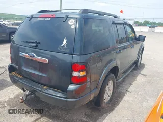 2010 Ford Explorer XLT z VIN 1FMEU6DE7AUA45736, wystawiony jako IAAI lot #42264015 z przebiegiem 239 208 mil mil oraz . Historia ofert i sprzedaży dostępna na DreamBid. Obrazek 4.