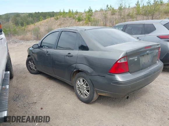 2005 Ford Focus S with VIN 1FAFP34N65W246882, listed as a IAAI auction lot 41894030 with 289,678 mi miles. Bid and sale history available at carsss.com. Image 3.