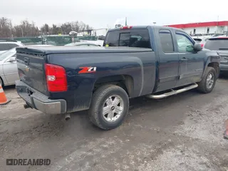 2008 Chevrolet Silverado 1500 LT w/1LT with VIN 2GCEC19J081227980, listed as a IAAI auction lot 41432542 with 199,275 mi miles. Bid and sale history available at carsss.com. Image 4.