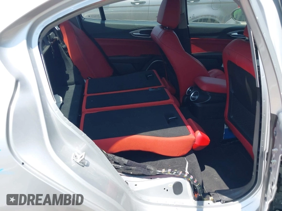 2019 Alfa Romeo Giulia Ti z VIN ZARFANBN6K7609476, wystawiony jako IAAI lot #42343594 z przebiegiem 28 848 mil mil oraz . Historia ofert i sprzedaży dostępna na DreamBid. Obrazek 8.