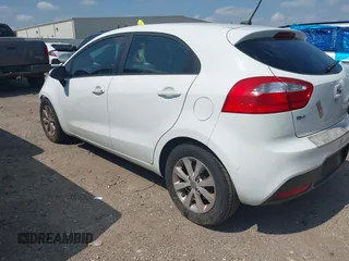 2013 Kia Rio SX z VIN KNADN5A39D6208807, wystawiony jako IAAI lot #42392747 z przebiegiem 170 895 mil mil oraz . Historia ofert i sprzedaży dostępna na DreamBid. Obrazek 3.