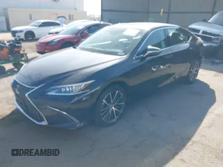 2022 Lexus ES 300h z VIN 58ADA1C18NU013723, wystawiony jako IAAI lot #41642214 z przebiegiem 221 947 mil mil oraz . Historia ofert i sprzedaży dostępna na DreamBid. Obrazek 18.