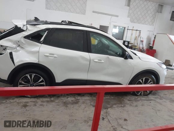 2021 Ford Escape SE z VIN 1FMCU9G61MUA32742, wystawiony jako IAAI lot #42418385 z przebiegiem 75 062 mil mil oraz . Historia ofert i sprzedaży dostępna na DreamBid. Obrazek 14.