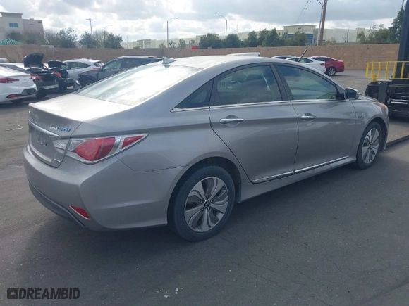 2013 Hyundai Sonata Hybrid Limited w/Panoramic Sunroof Pkg with VIN KMHEC4A44DA093915, listed as a IAAI auction lot 41477149 with NaN miles. Bid and sale history available at carsss.com. Image 4.