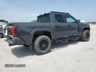 2024 Toyota Tacoma SR5 z VIN 3TMLB5JN6RM058039, wystawiony jako Copart lot #57168865 z przebiegiem 1 859 mil mil oraz Czysty tytuł • Clean title. Historia ofert i sprzedaży dostępna na DreamBid. Obrazek 3.